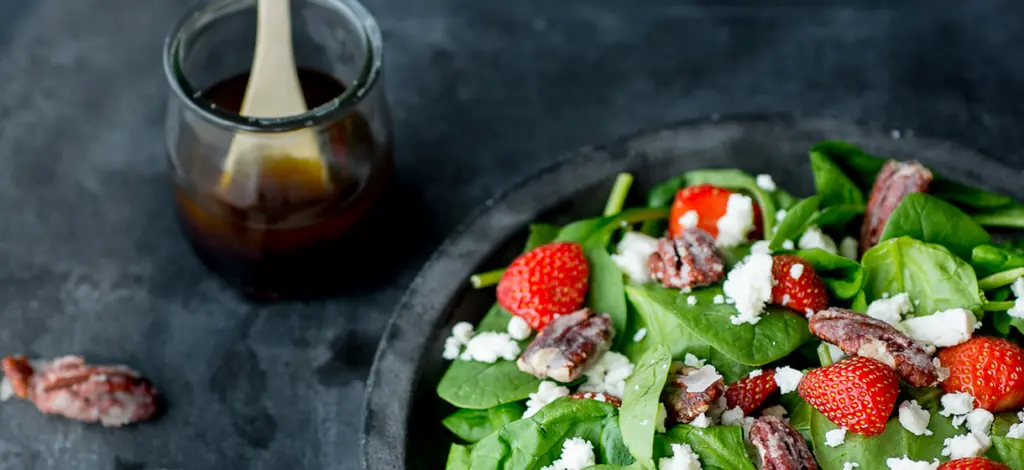 Feta salade met aardbeien en balsamico dressing
