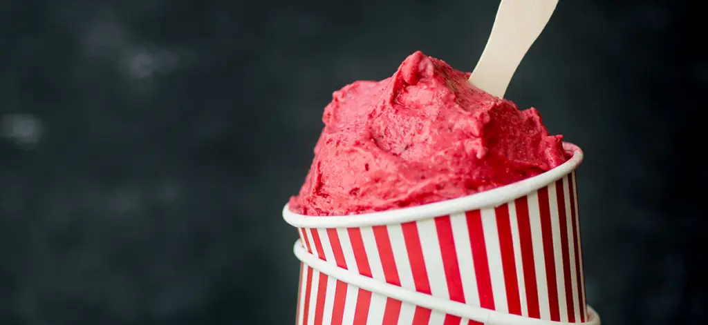 Froyo van frambozen en kokosmelk