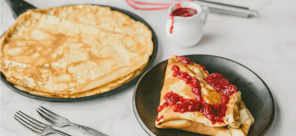 Pannenkoeken met peren en frambozen