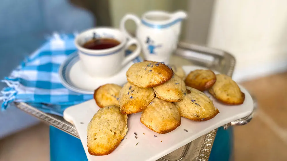 Madeleines met citroen en lavendel