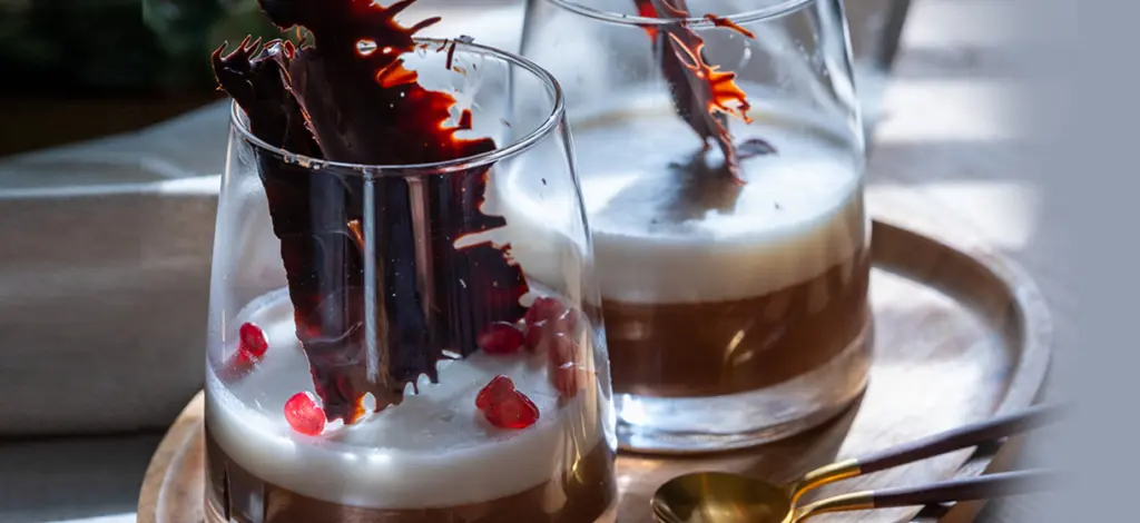 Zwarte chocolademousse met kokosflan