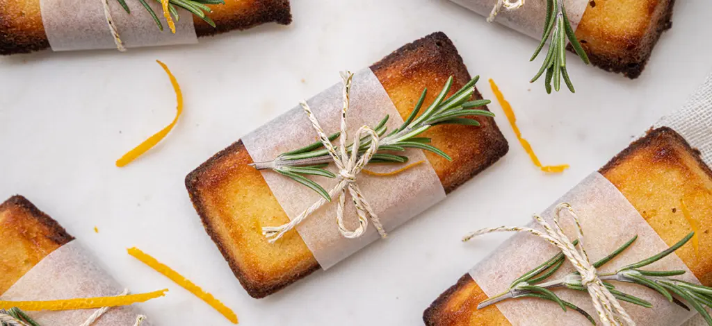 Financiers met sinaasappel