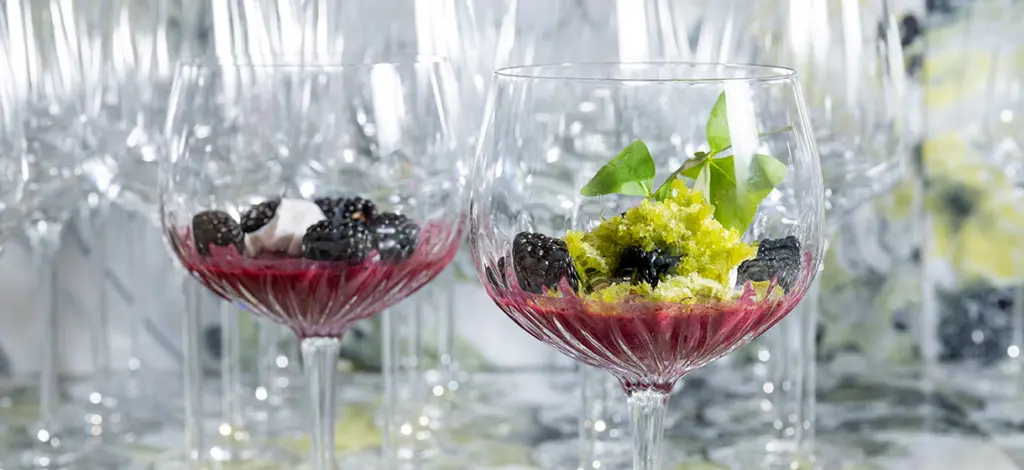 Flan van braambessen met frisse granité