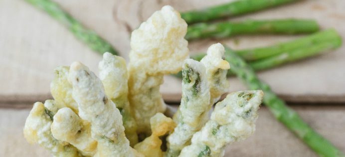 Asperges-tempura-pinda-dip